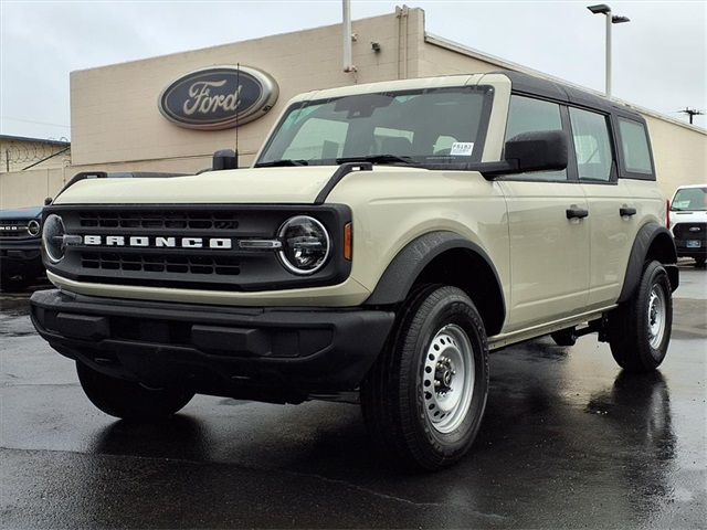 2025 Ford Bronco 4-Door Base's photo