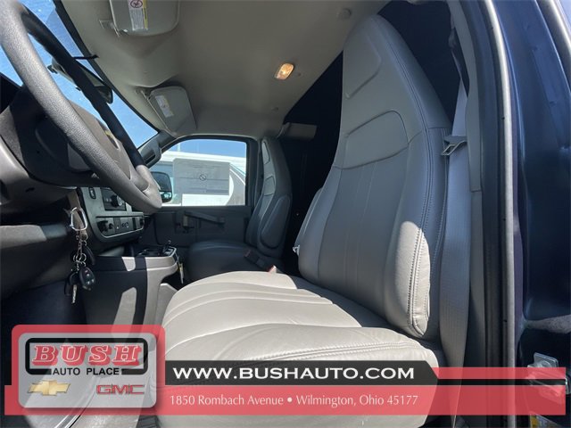 2025 Chevrolet Express Cargo 3500 photo 3