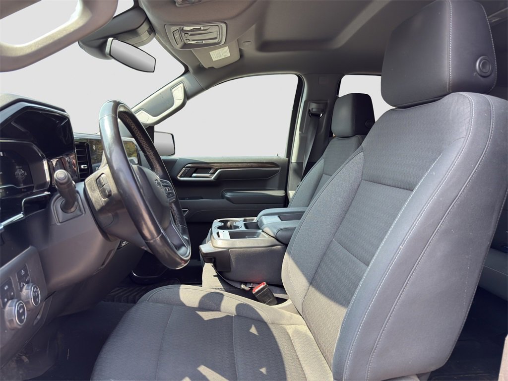 2022 Chevrolet Silverado RST photo 4
