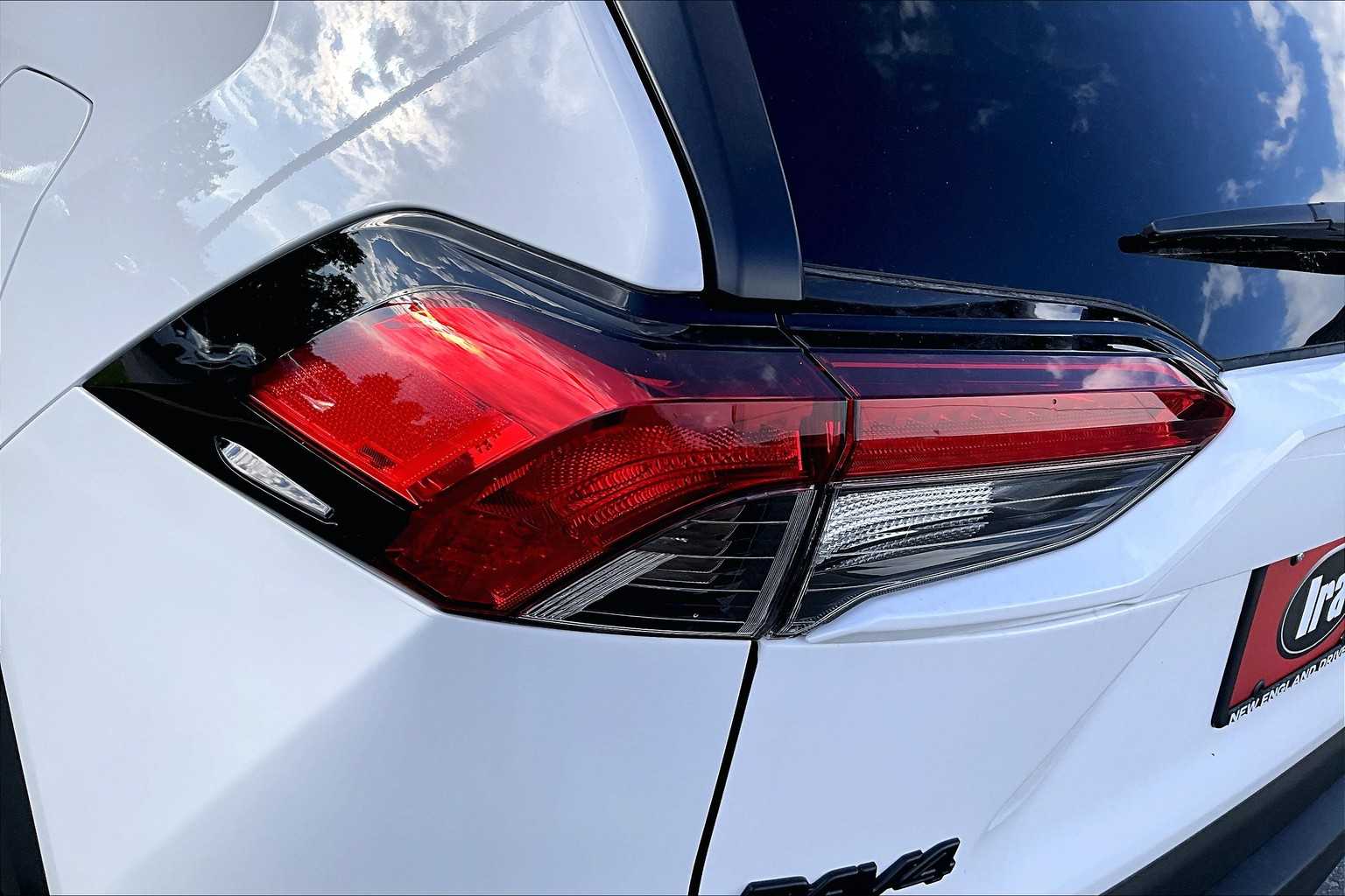 2025 Toyota RAV4 XLE photo 13