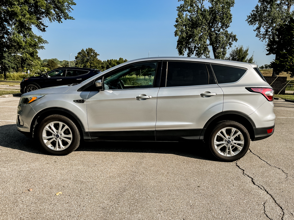 Used 2017 Ford Escape SE with VIN 1FMCU0GD3HUC86162 for sale in Kansas City