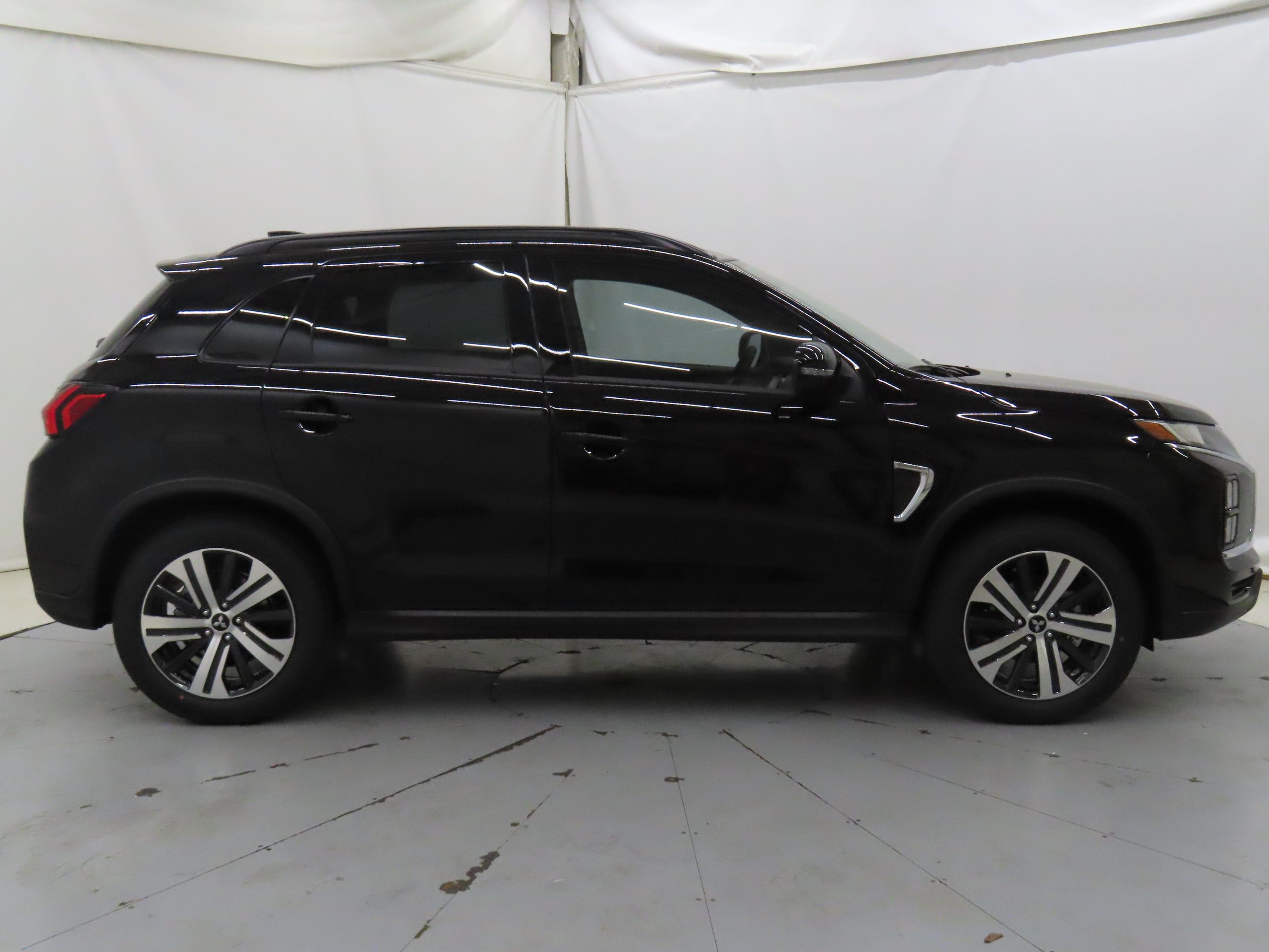 2025 Mitsubishi Outlander Sport SEL photo 2