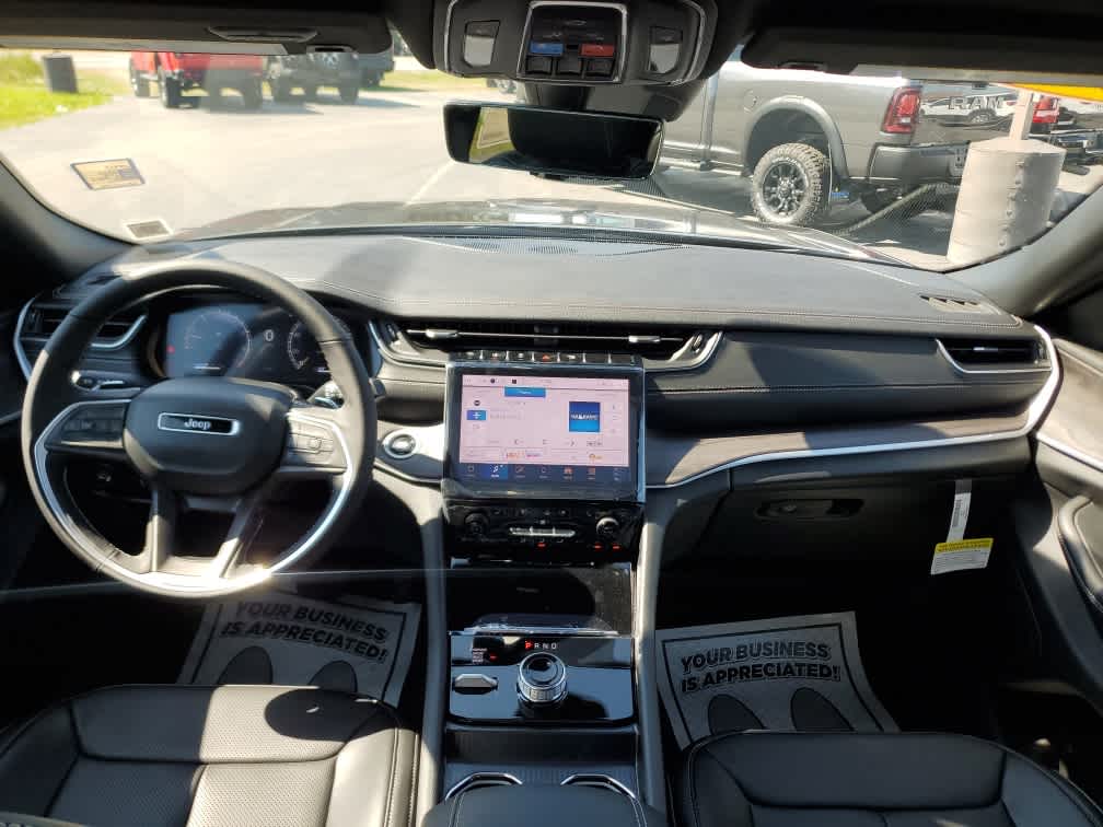 2025 Jeep Grand Cherokee Limited photo 17