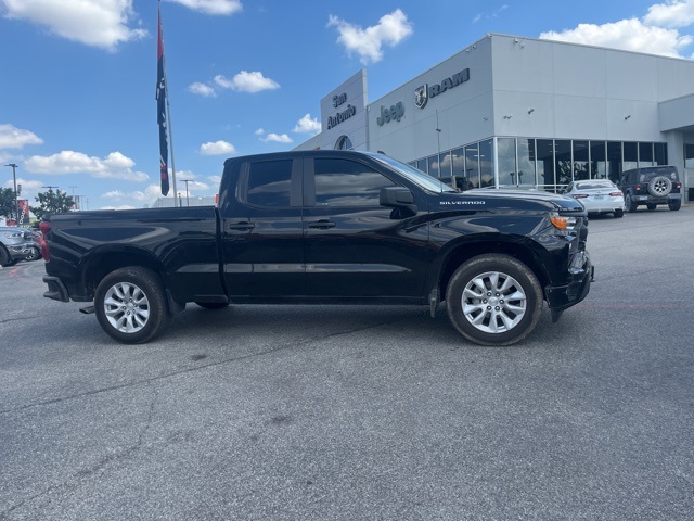 2024 Chevrolet Silverado Custom photo 3