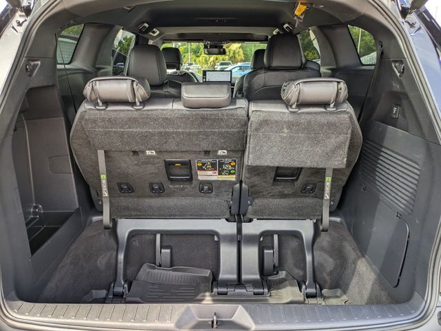 2025 Toyota Sienna Woodland Edition photo 25