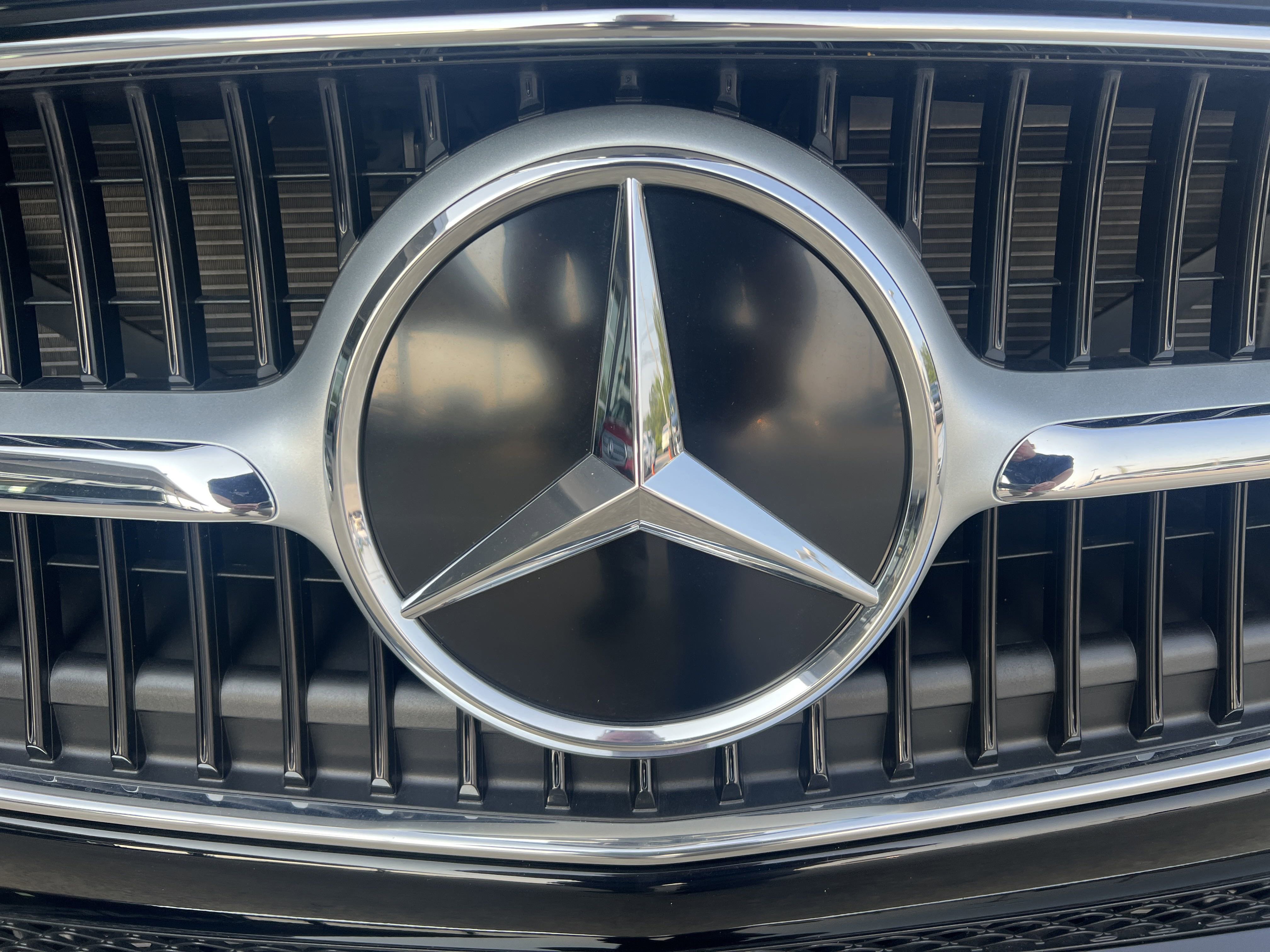 2025 Mercedes Benz C 300 photo 3