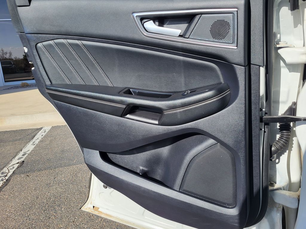 2020 Ford Edge ST photo 8