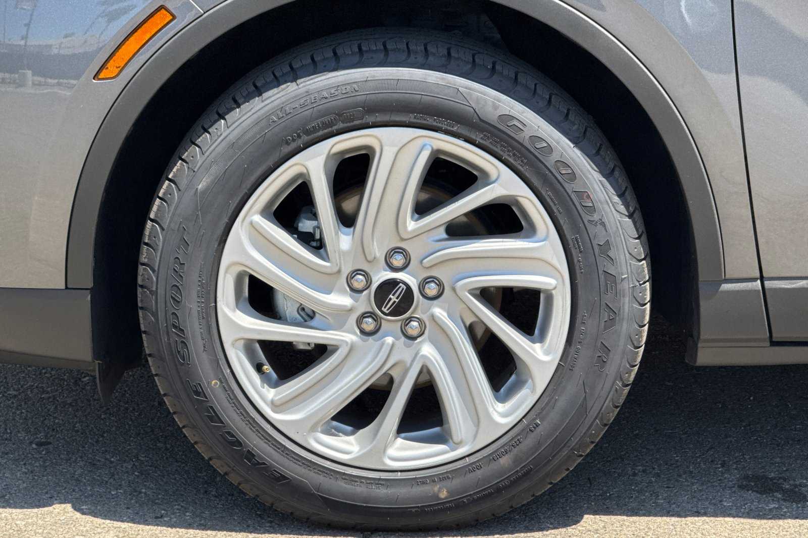 2022 Lincoln Corsair Standard photo 27