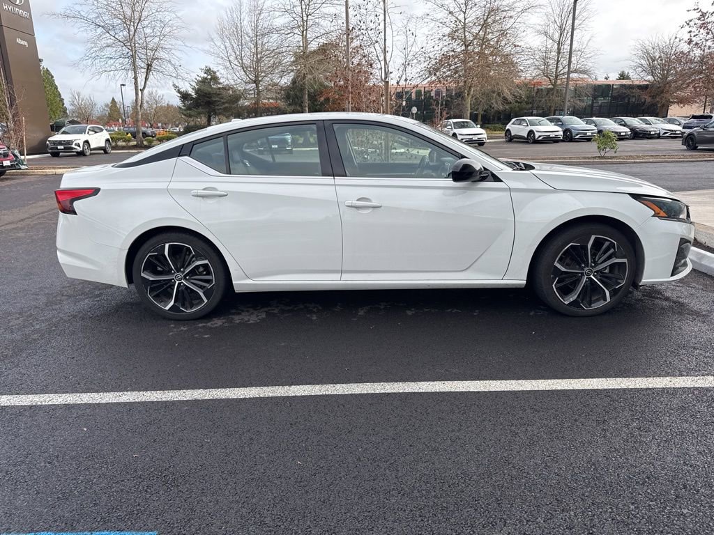 2023 Nissan Altima 2.5 SR photo 3