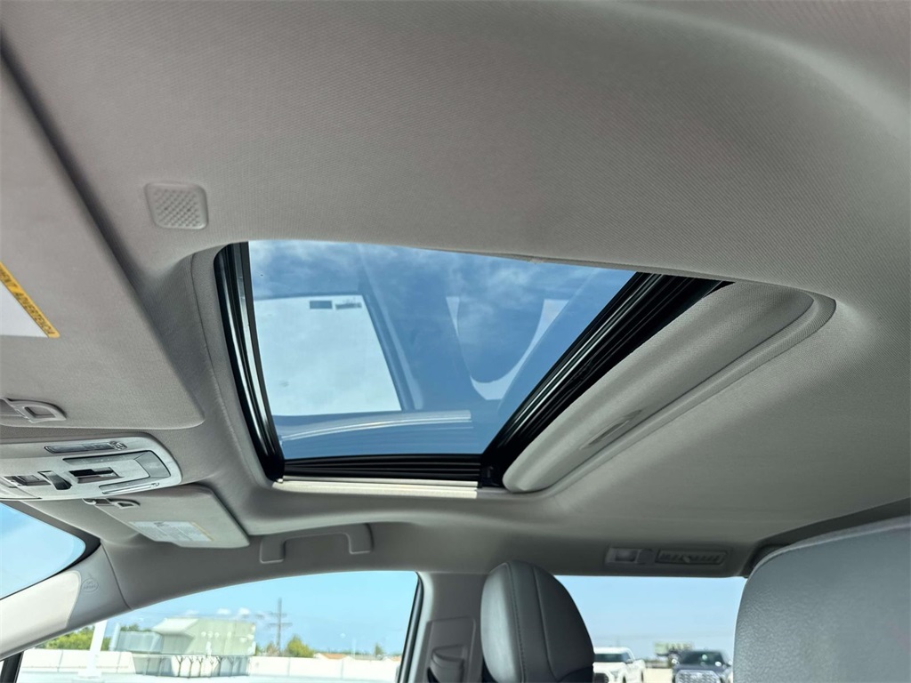 2024 Toyota Sienna XLE photo 21
