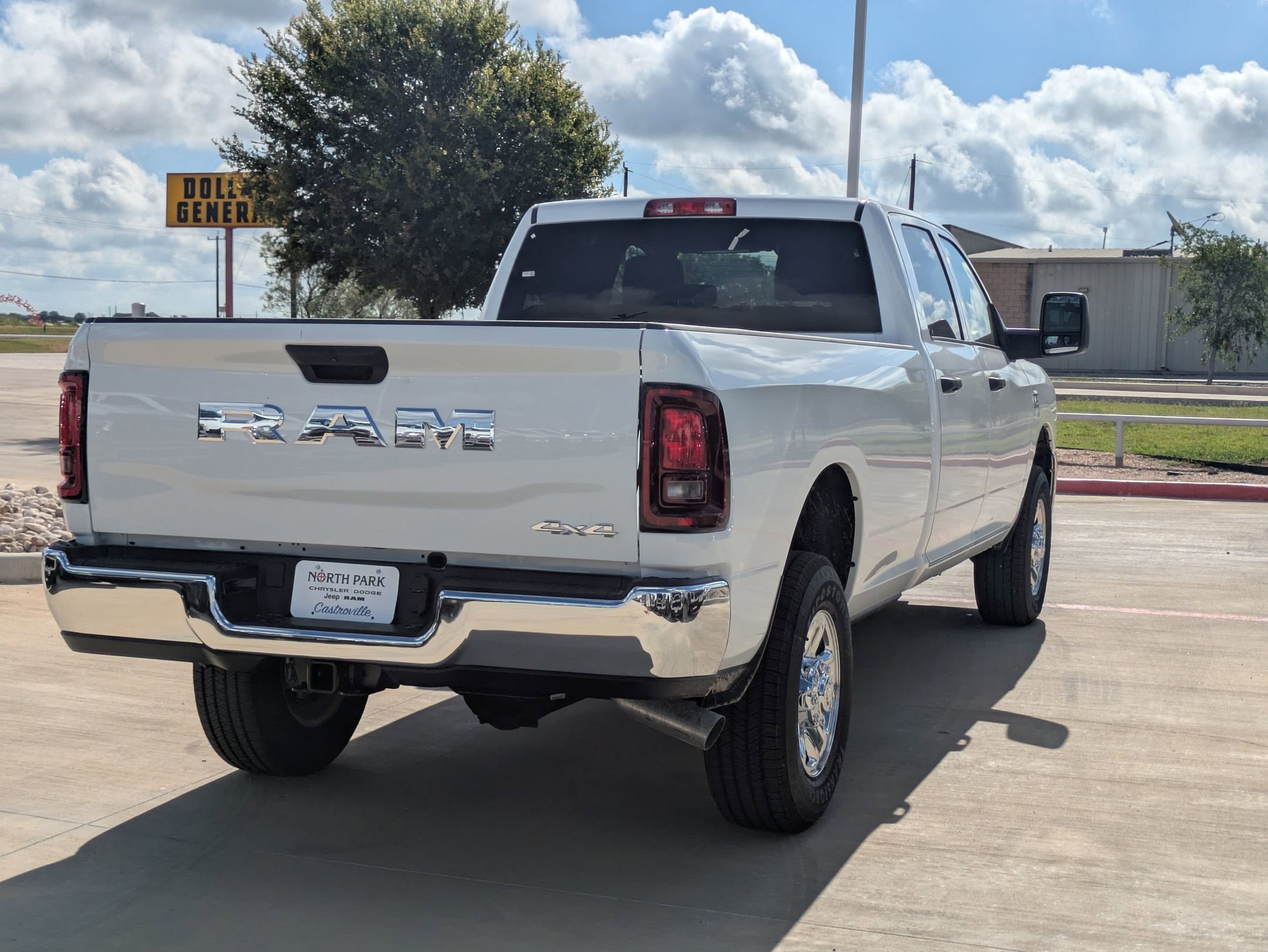 2025 Ram 2500 Tradesman photo 4