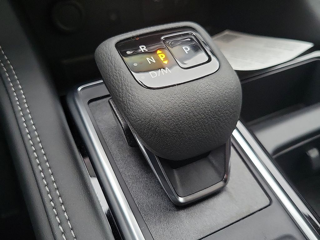 2025 Nissan Pathfinder Platinum photo 11