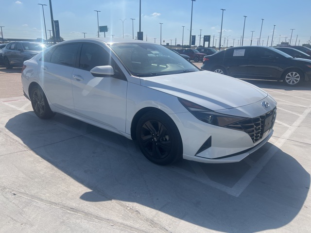 2021 Hyundai Elantra SEL photo 3