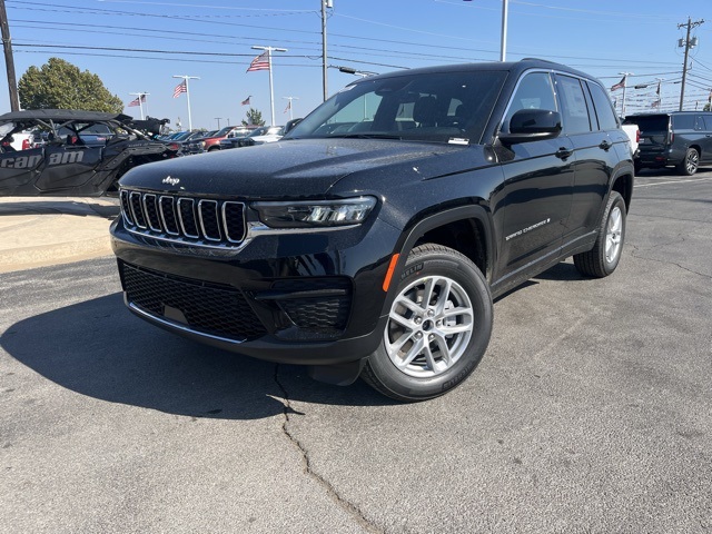 2025 Jeep Grand Cherokee Laredo X photo 3