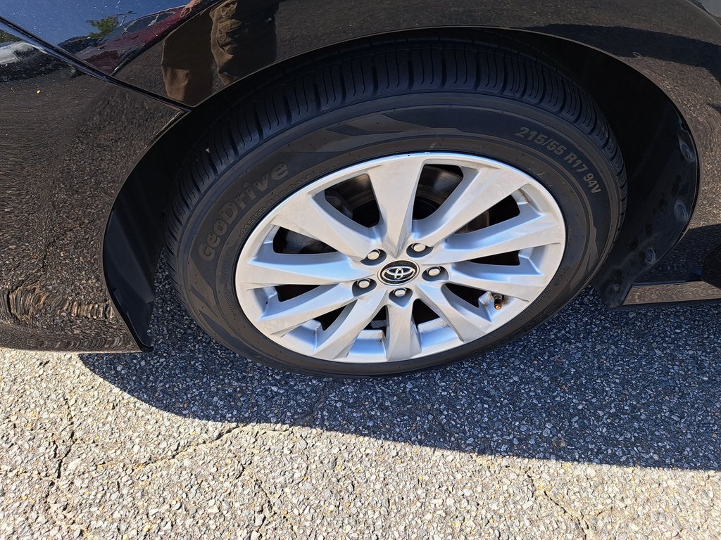 2018 Toyota Camry LE photo 27