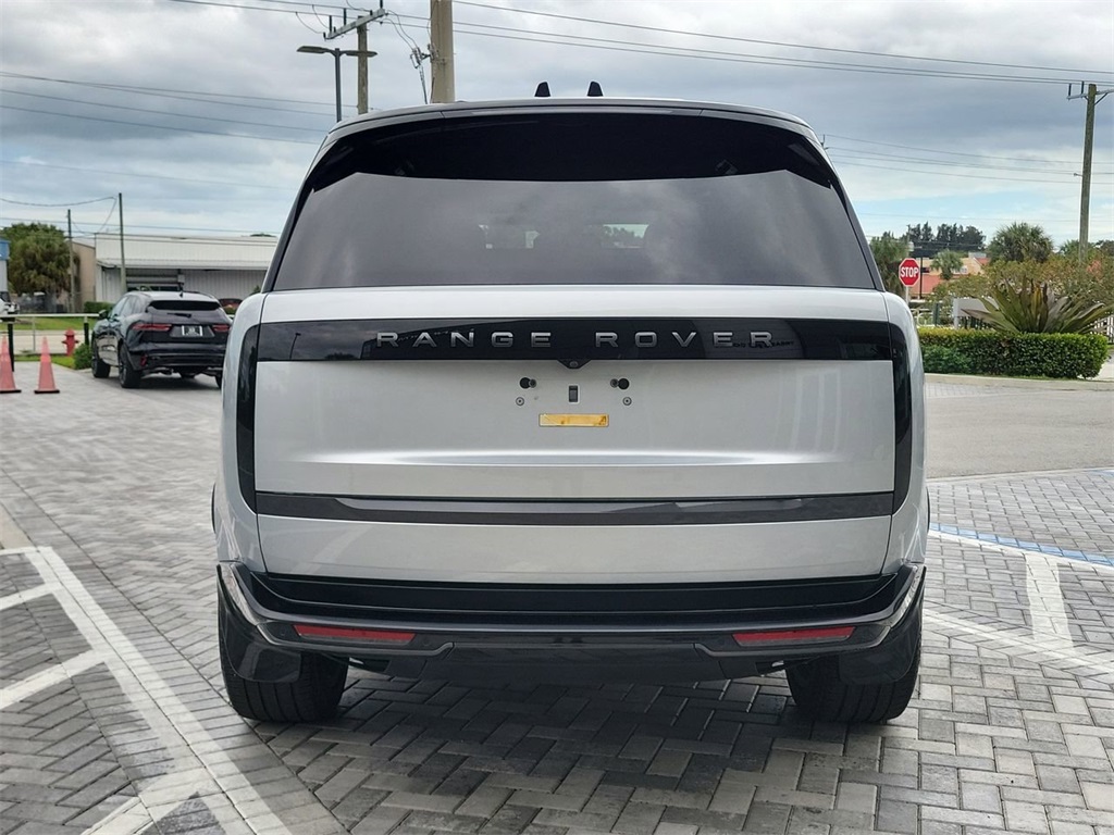 2024 Land Rover Range Rover SE photo 4