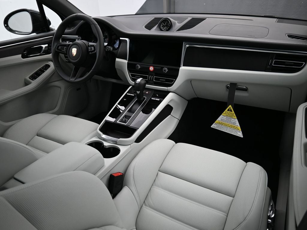 2026 Porsche Macan GTS photo 21