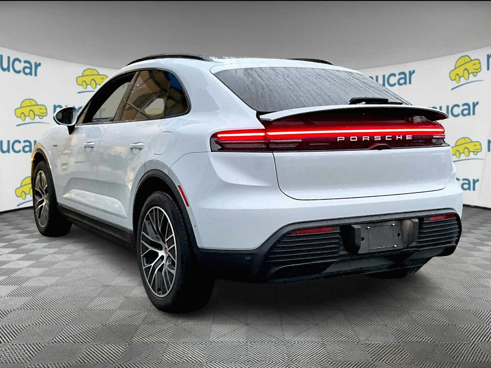 2025 Porsche Macan Electric photo 4