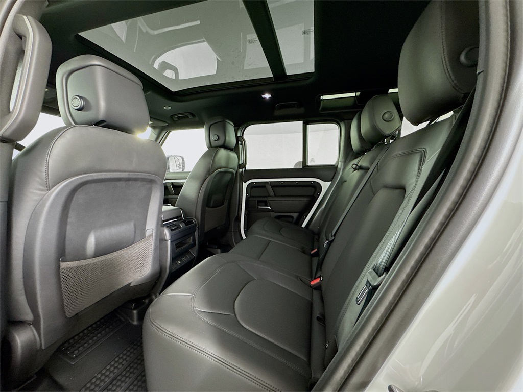 2025 Land Rover Defender 110 S photo 23