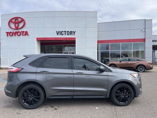 2022 Ford Edge ST photo 2