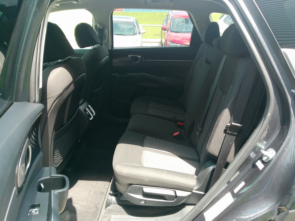 2023 Kia Sorento LX photo 20