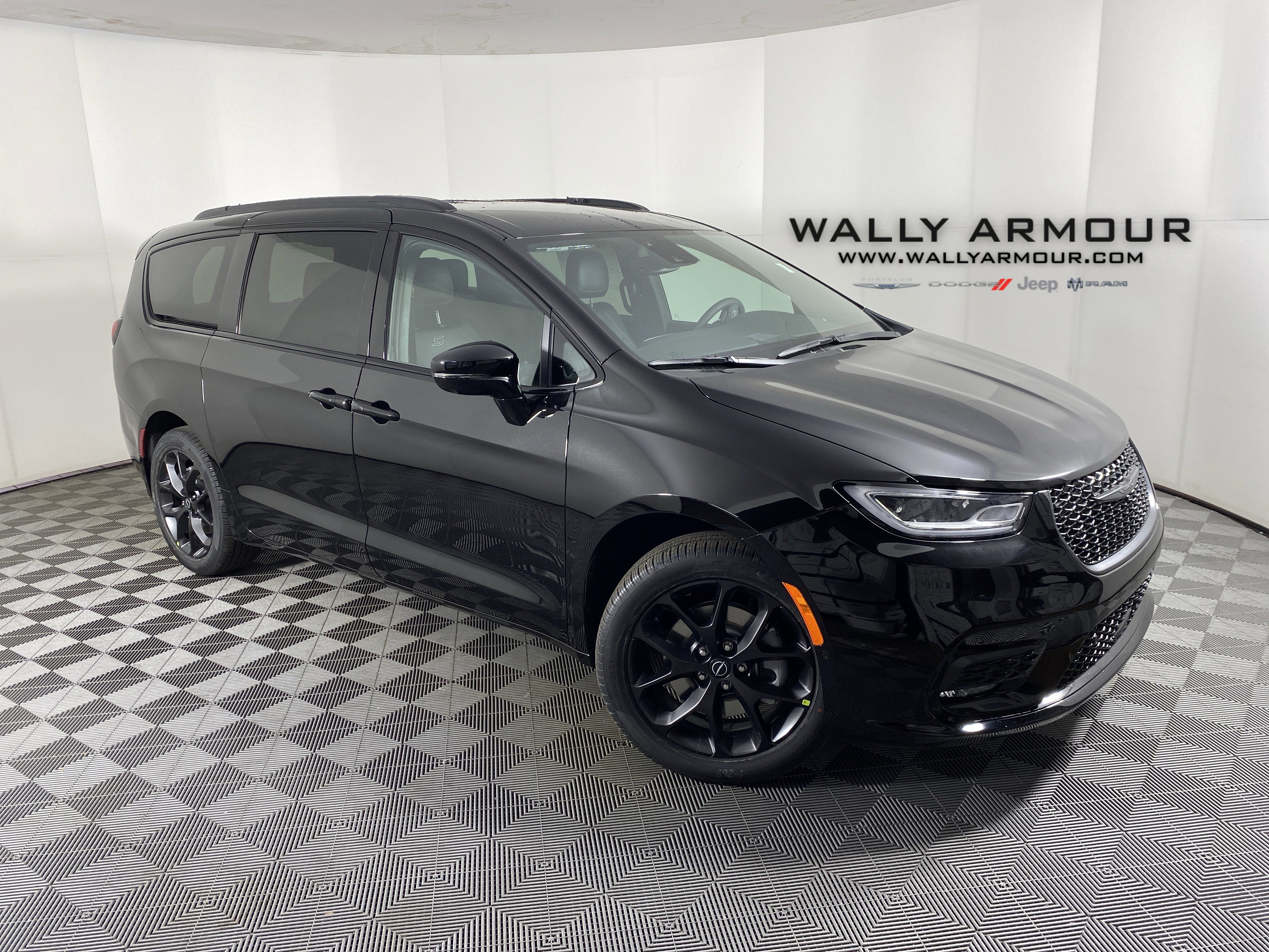 2026 Chrysler Pacifica Select's photo