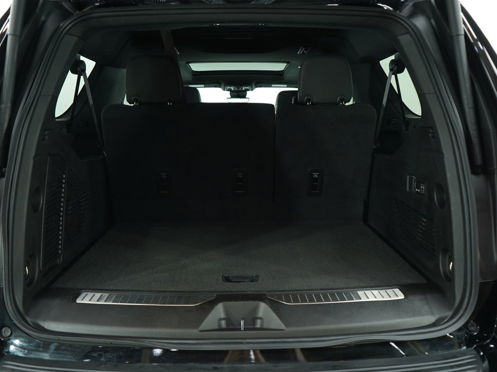 2024 Chevrolet Suburban High Country photo 14
