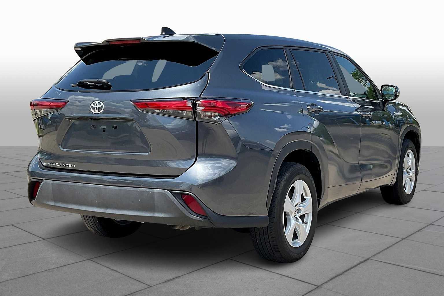 2023 Toyota Highlander L photo 32
