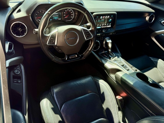 2017 Chevrolet Camaro 2LT photo 17
