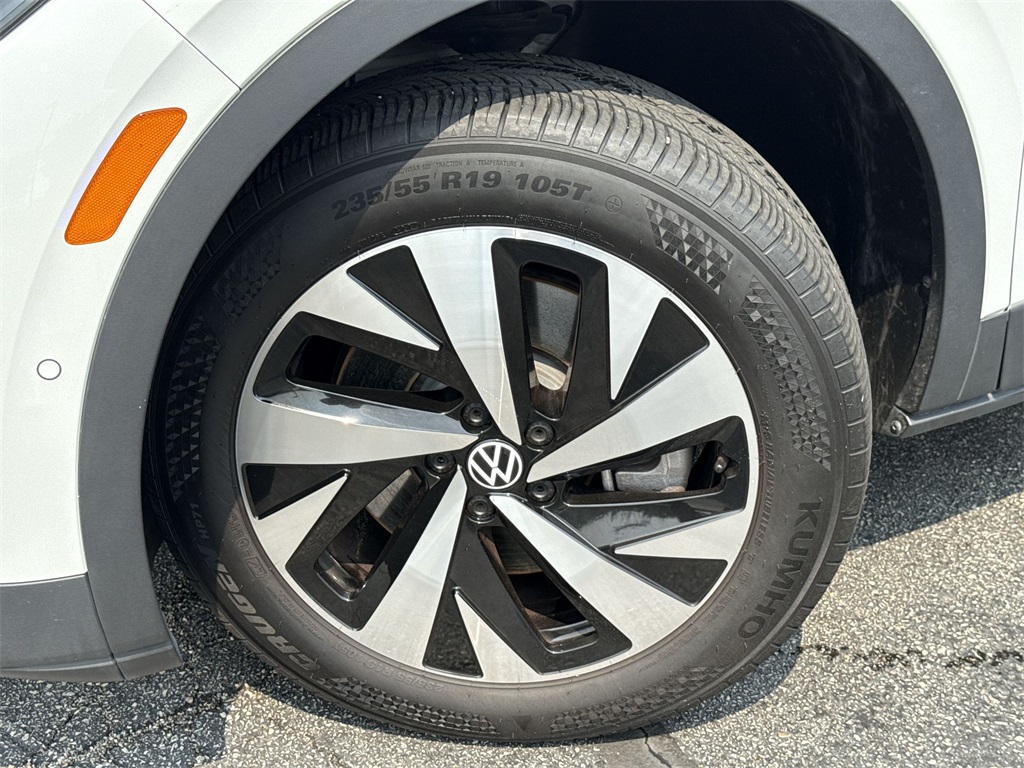 2023 Volkswagen ID.4 Pro photo 9