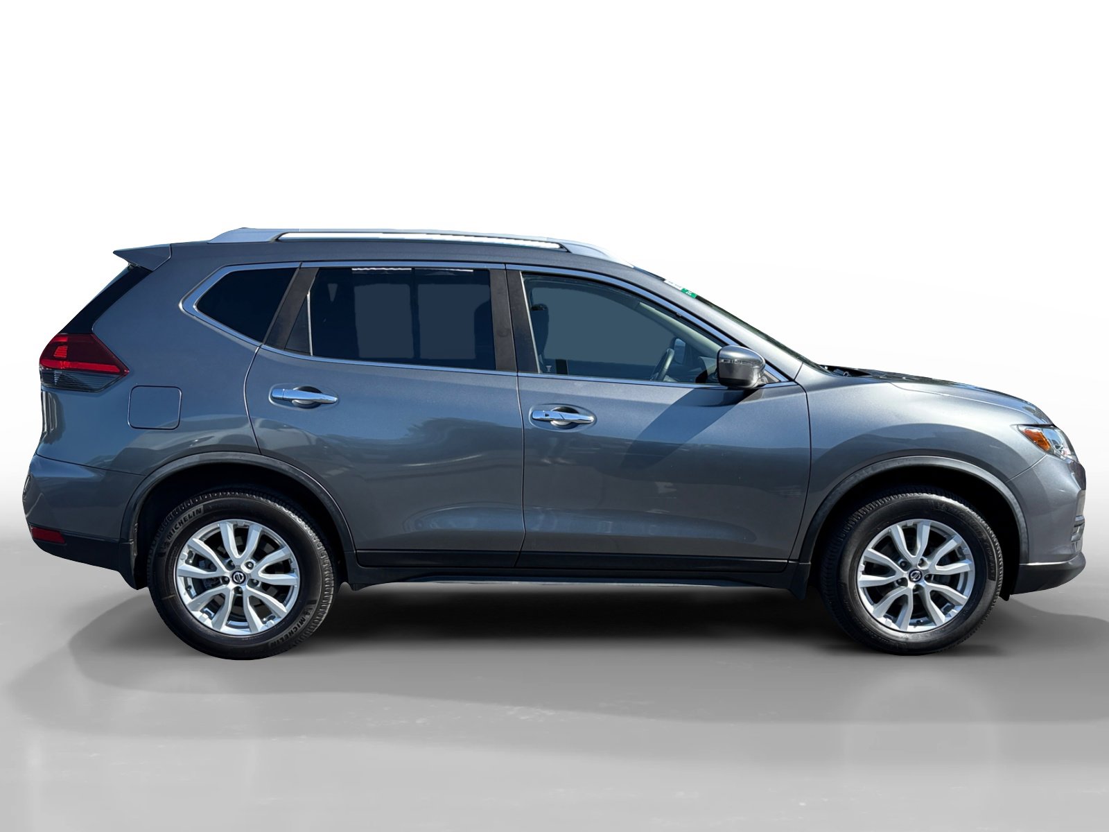 2020 Nissan Rogue SV photo 5