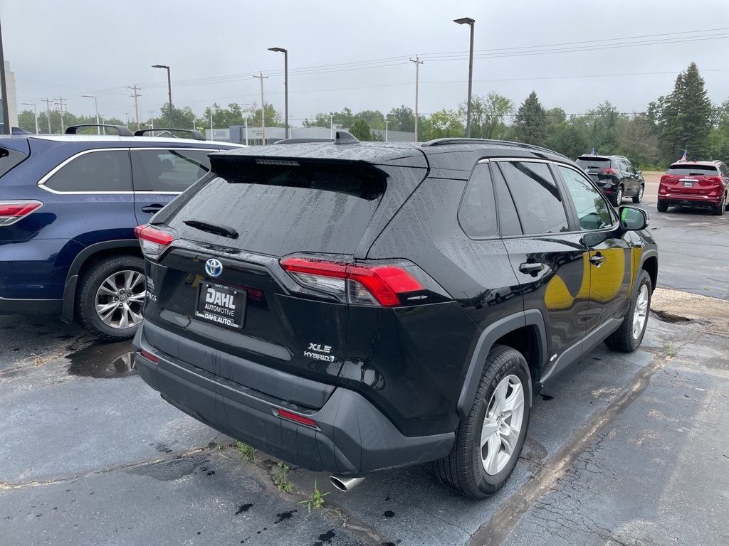 2021 Toyota RAV4 Hybrid XLE photo 6