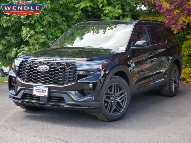2025 Ford Explorer ST-LINE's photo