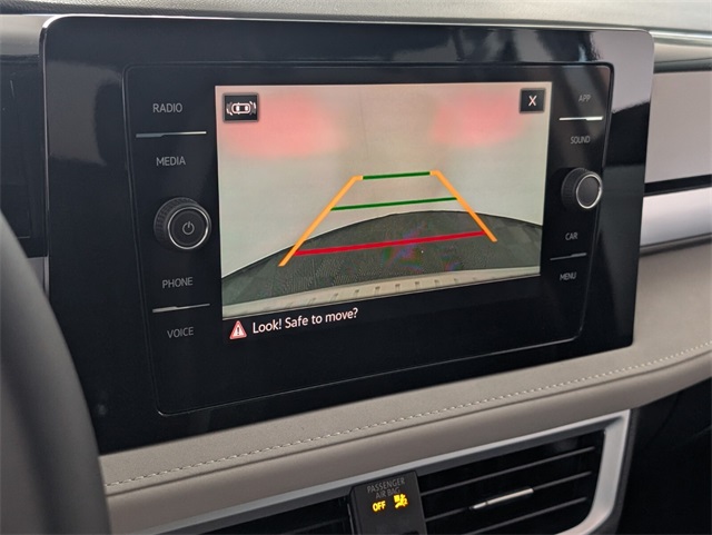 2025 Volkswagen Taos SE photo 11
