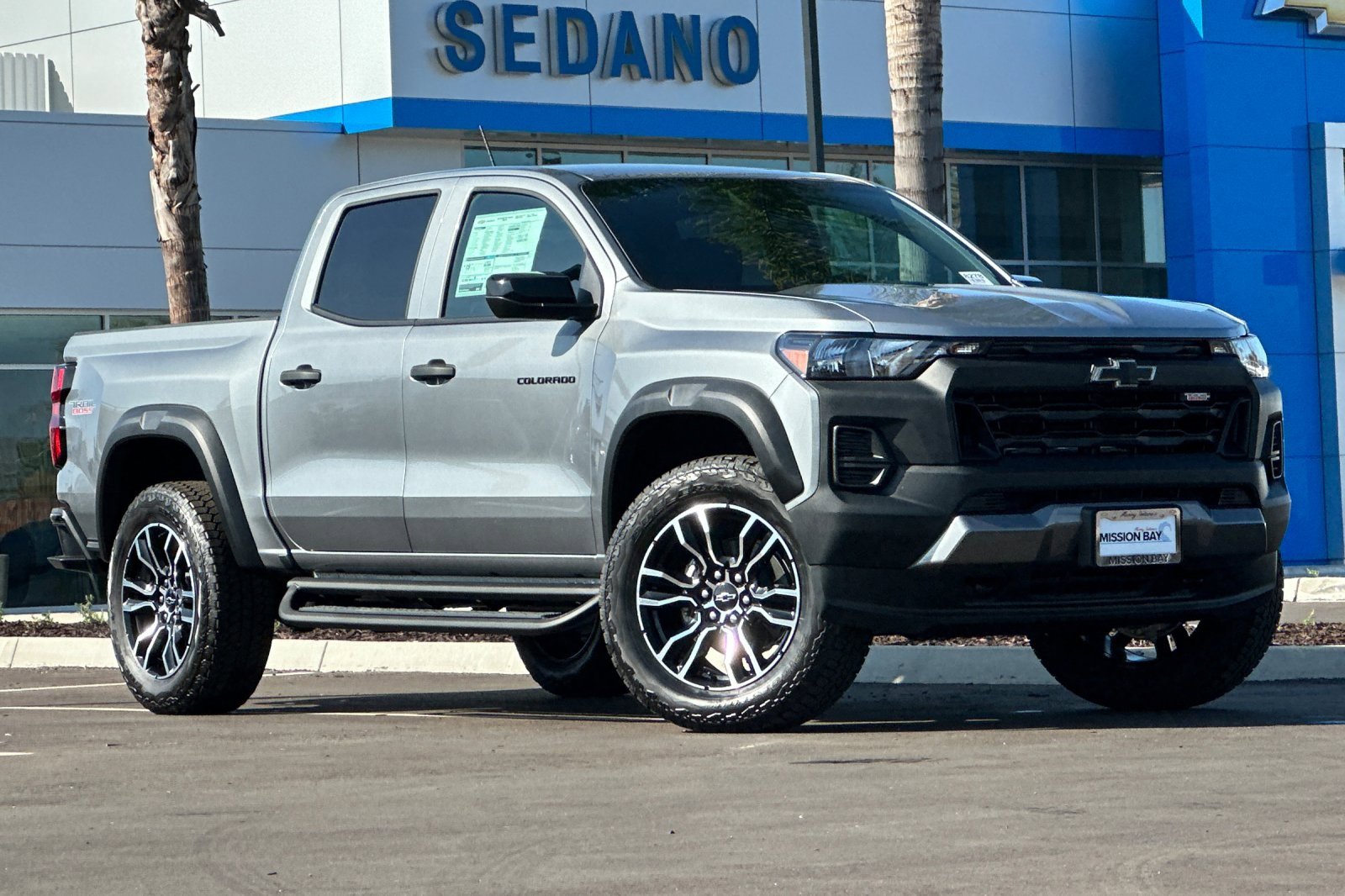 2026 Chevrolet Colorado Trail Boss photo 2