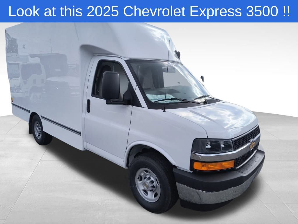 2025 Chevrolet Express Cutaway Base's photo