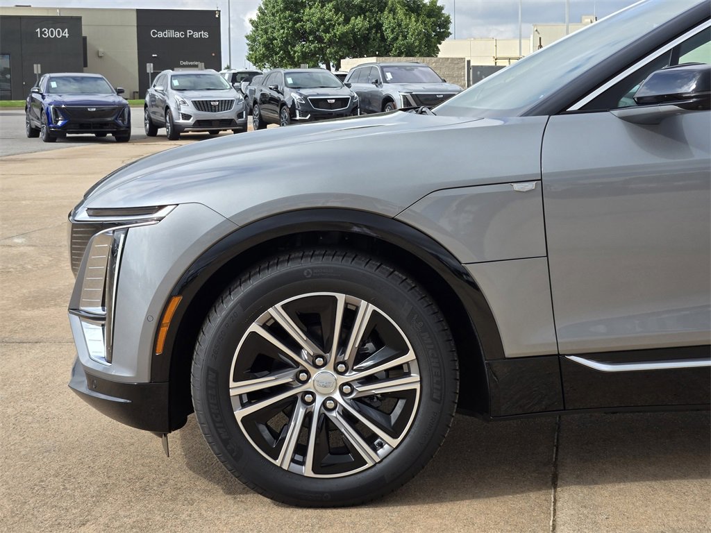 2025 Cadillac Lyriq Luxury photo 8