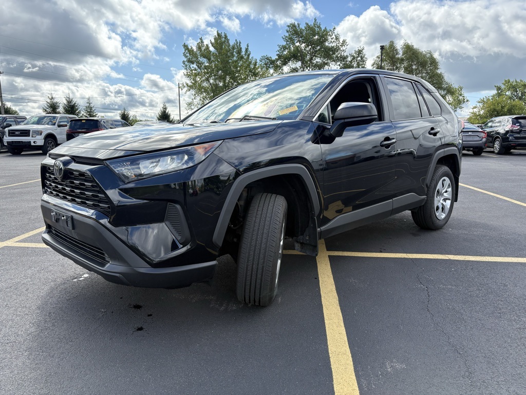 2022 Toyota RAV4 LE photo 2