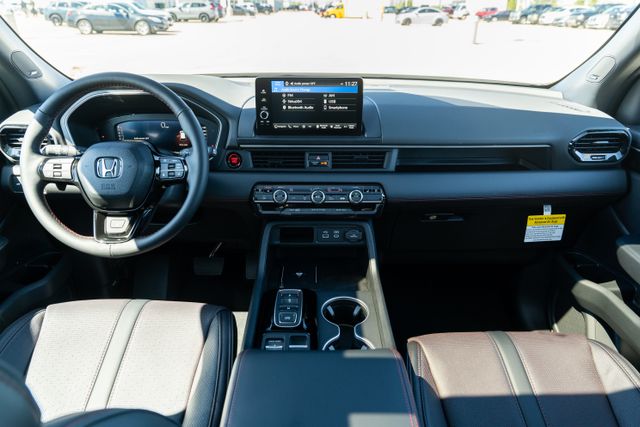 2025 Honda Pilot Black Edition photo 14