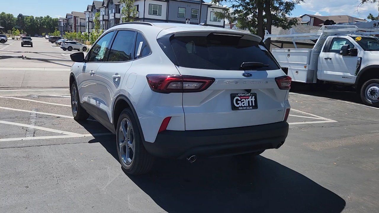 2025 Ford Escape ST-Line photo 4