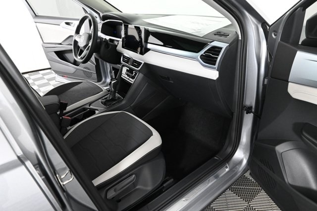 2025 Volkswagen Taos SE photo 19