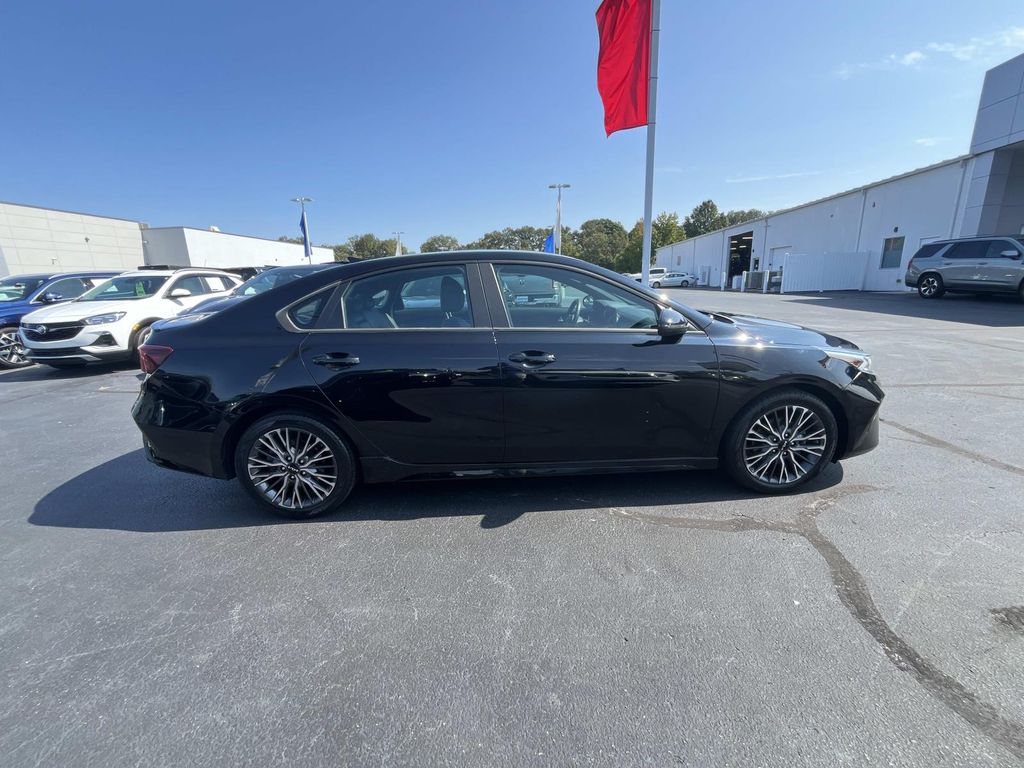 2022 Kia Forte GT-Line photo 8