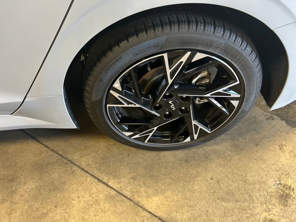 2025 Kia K5 GT-Line photo 9