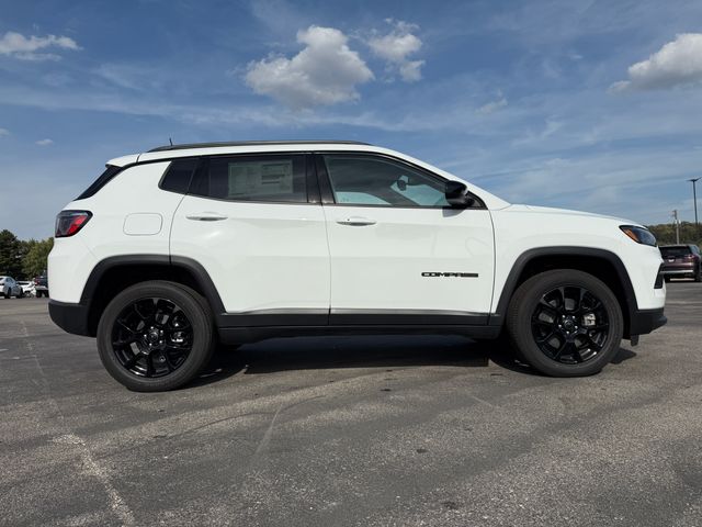 2026 Jeep Compass Latitude photo 3