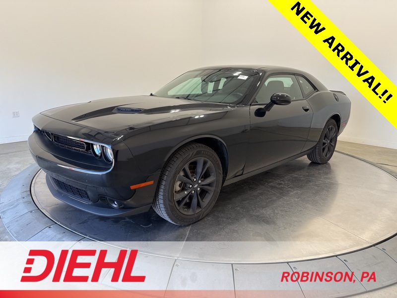 2022 Dodge Challenger SXT AWD photo 3