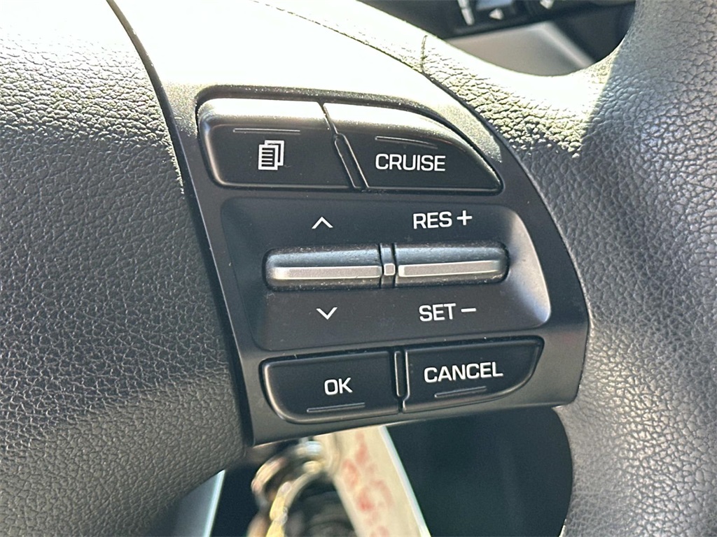 2020 Hyundai Elantra SEL photo 23