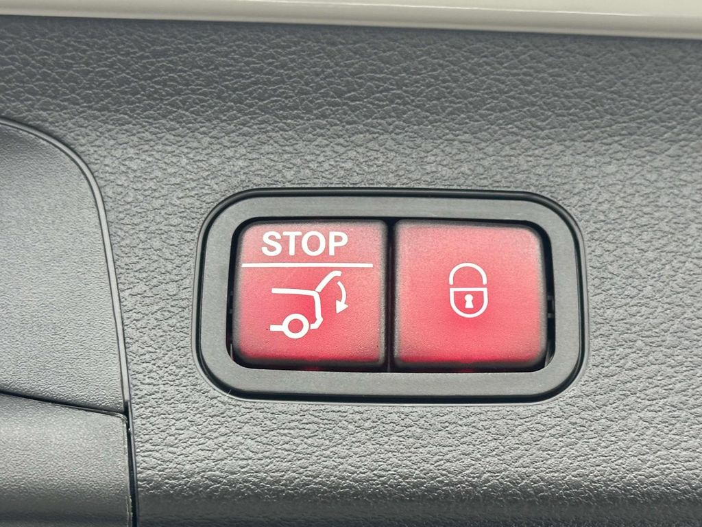 2025 Mercedes Benz GLS 450 4MATIC photo 22