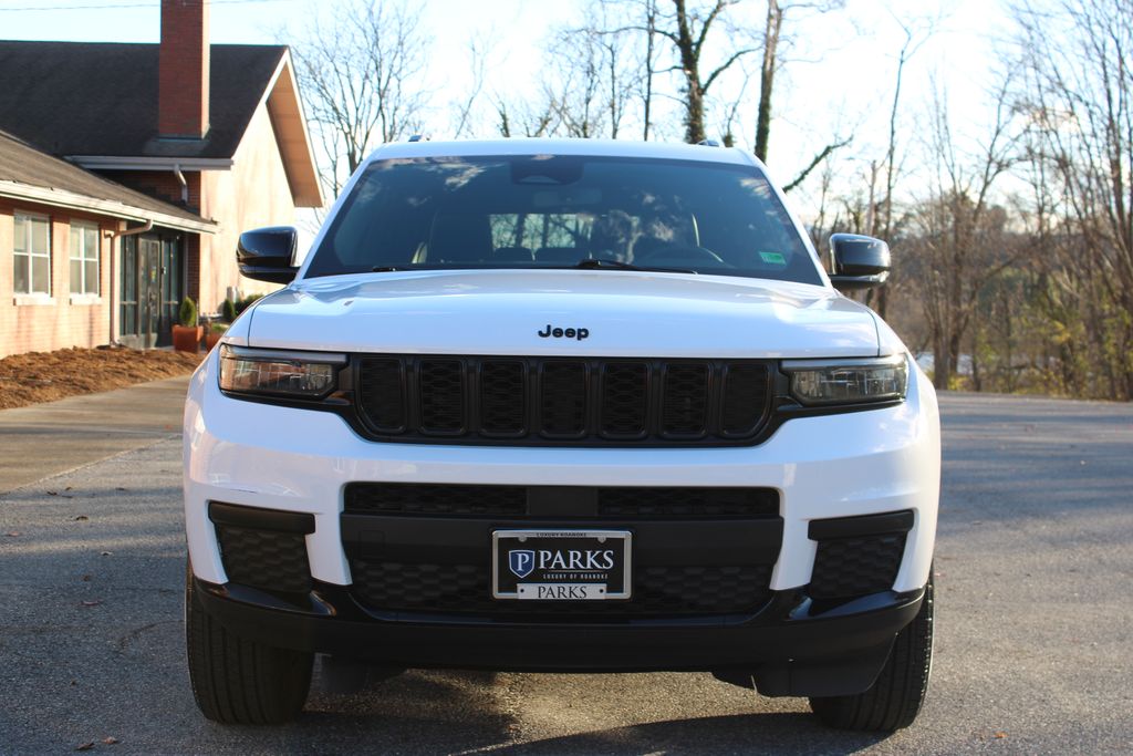 2024 Jeep Grand Cherokee Altitude photo 2