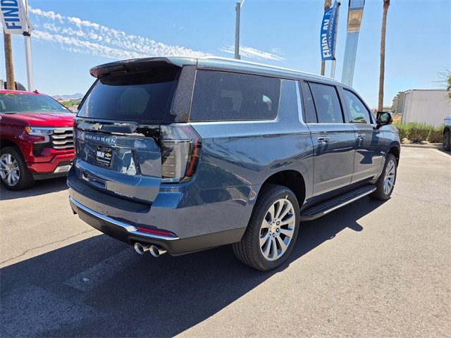 2025 Chevrolet Suburban Premier photo 3