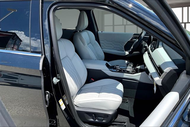 2025 Mitsubishi Outlander SEL photo 12